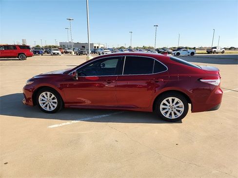Used 2020 Toyota Camry LE image 2