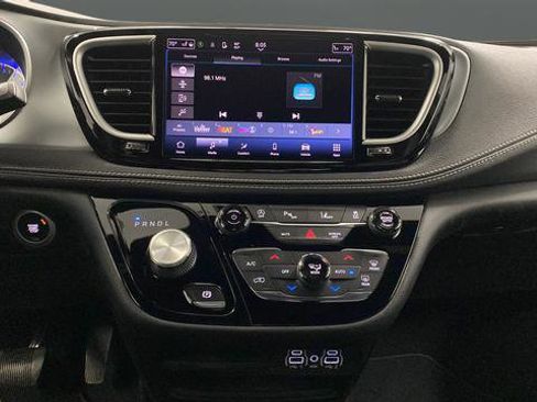 Used 2021 Chrysler Pacifica Touring-L w/ S Appearance Package FWD image 12