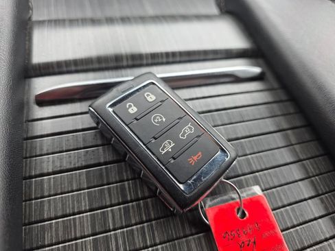 Used 2023 Jeep Wagoneer L Series II image 32