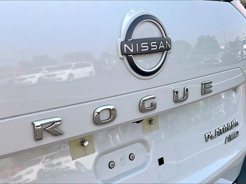 Used 2023 Nissan Rogue Platinum w/ Platinum Premium Package AWD/4WD image 32