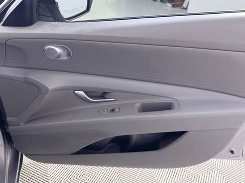 Used 2025 Hyundai Elantra SE FWD image 29