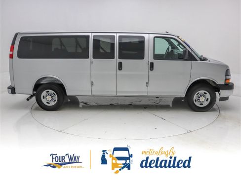 Used 2025 Chevrolet Express 3500 LT w/ LT Preferred Equipment Group image 2