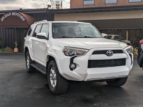 Used 2016 Toyota 4Runner SR5 image 3