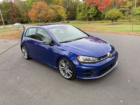 Used 2017 Volkswagen Golf 4-Door image 3
