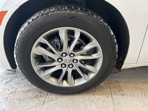 Used 2024 Buick Enclave Avenir w/ Avenir Technology Package image 9