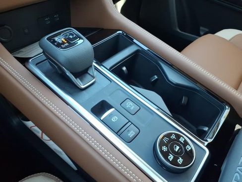 New 2026 Nissan Pathfinder Platinum AWD/4WD image 15