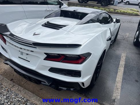 Used 2025 Chevrolet Corvette Z06 RWD image 3