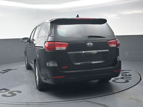 Used 2015 Kia Sedona L image 8