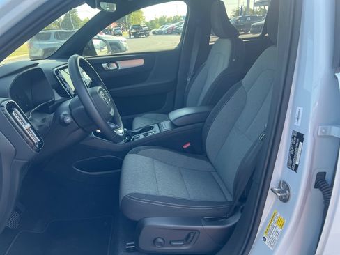 Used 2024 Volvo XC40 B5 Core AWD/4WD image 11