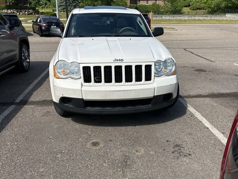 Used 2009 Jeep Grand Cherokee Laredo w/ Sun/Sound Group AWD/4WD image 4