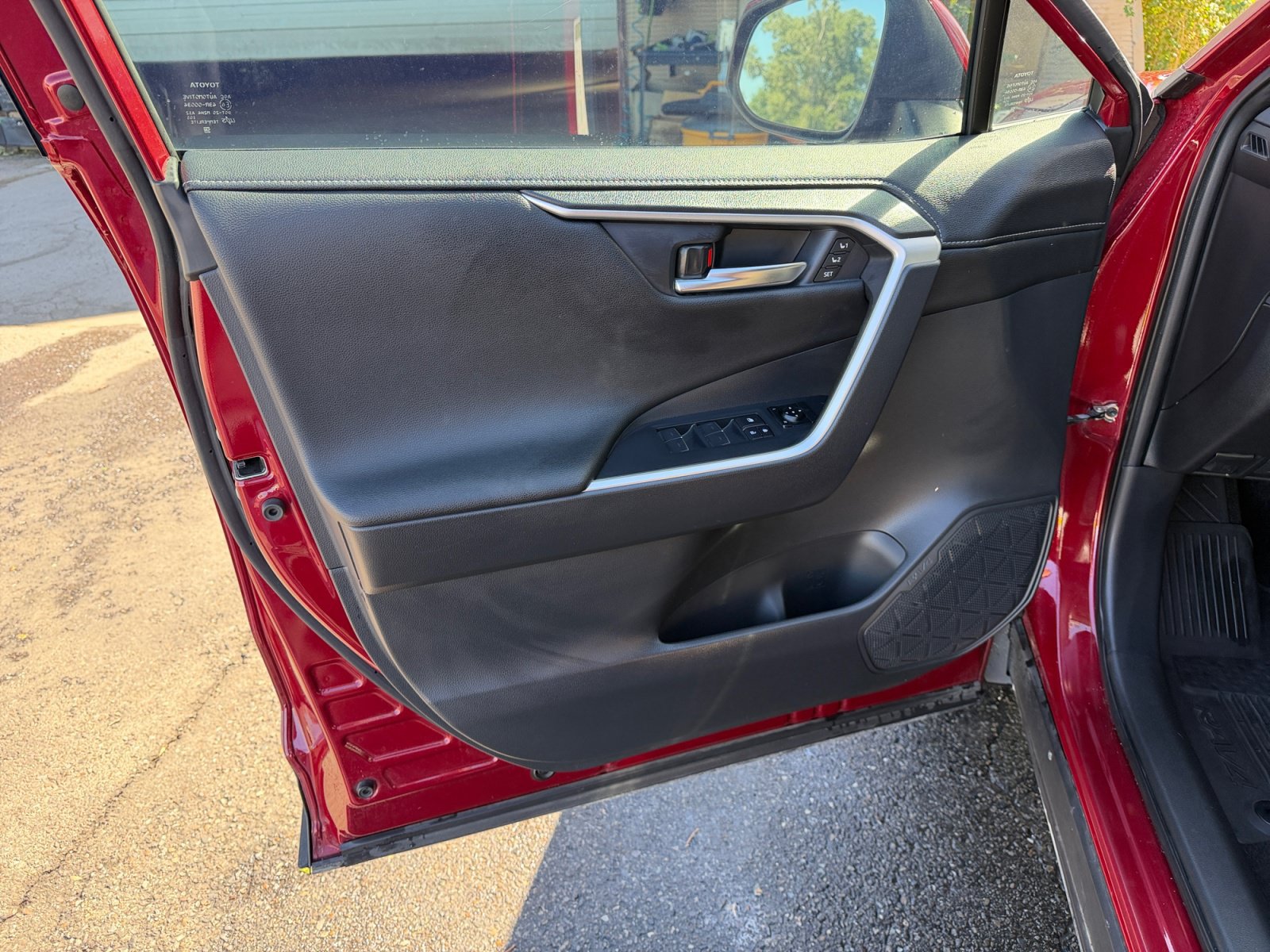 Used 2023 Toyota RAV4 Limited FWD image 19