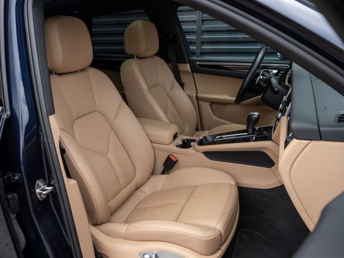 Certified 2023 Porsche Macan image 33