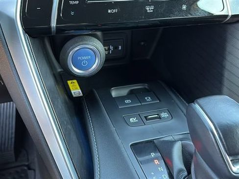 Used 2022 Toyota Venza XLE AWD/4WD image 18