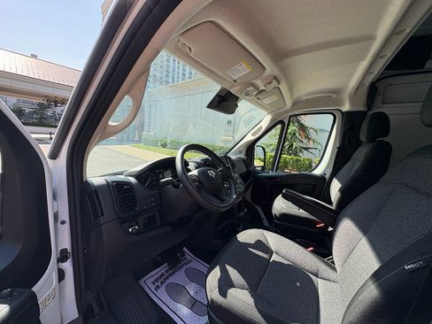Used 2025 RAM ProMaster 2500 w/ Convenience Group image 14