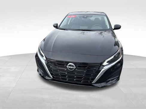 Used 2025 Nissan Altima 2.5 S image 9