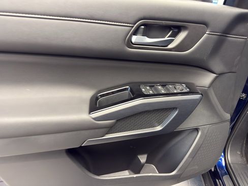 New 2026 Nissan Pathfinder SL image 12