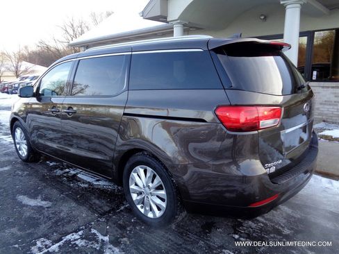 Used 2017 Kia Sedona EX image 4