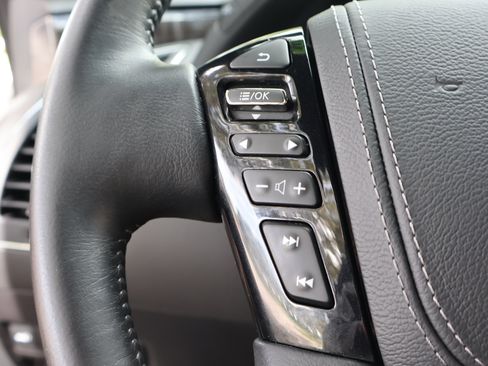 Used 2023 Nissan Armada Platinum w/ Captain's Chairs Package RWD image 29