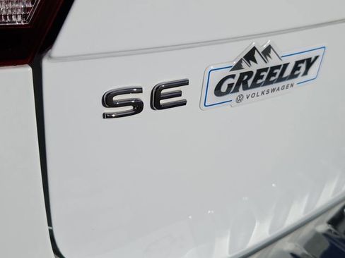 Certified 2024 Volkswagen Tiguan SE image 12