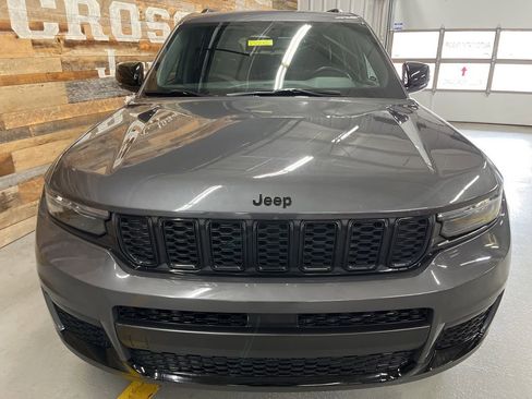 Used 2023 Jeep Grand Cherokee L Laredo image 6