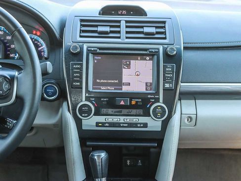 Used 2014 Toyota Camry XLE image 12