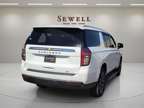Used 2023 Chevrolet Suburban LT w/ Luxury Package image 5