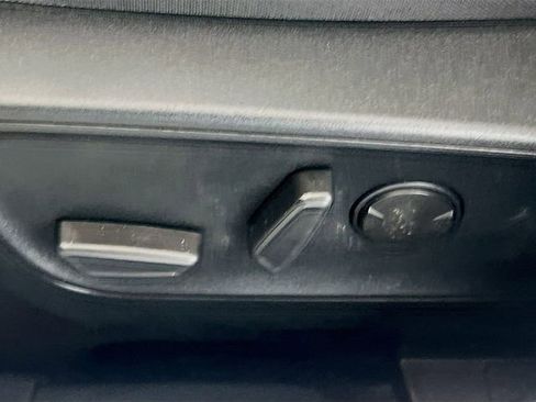 Used 2020 Ford Escape SE image 19