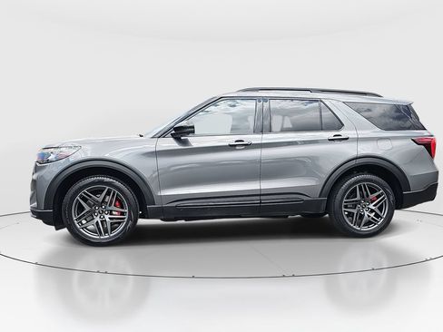 Used 2025 Ford Explorer ST-Line w/ Premium Package AWD/4WD image 8