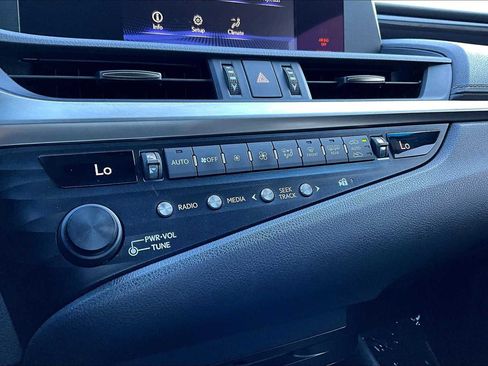 Used 2019 Lexus ES 300h image 30