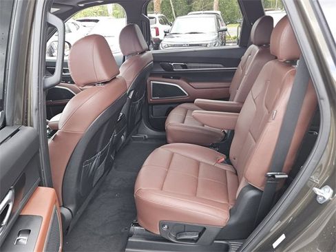 Used 2024 Kia Telluride EX w/ EX Captain's Chair Package image 6