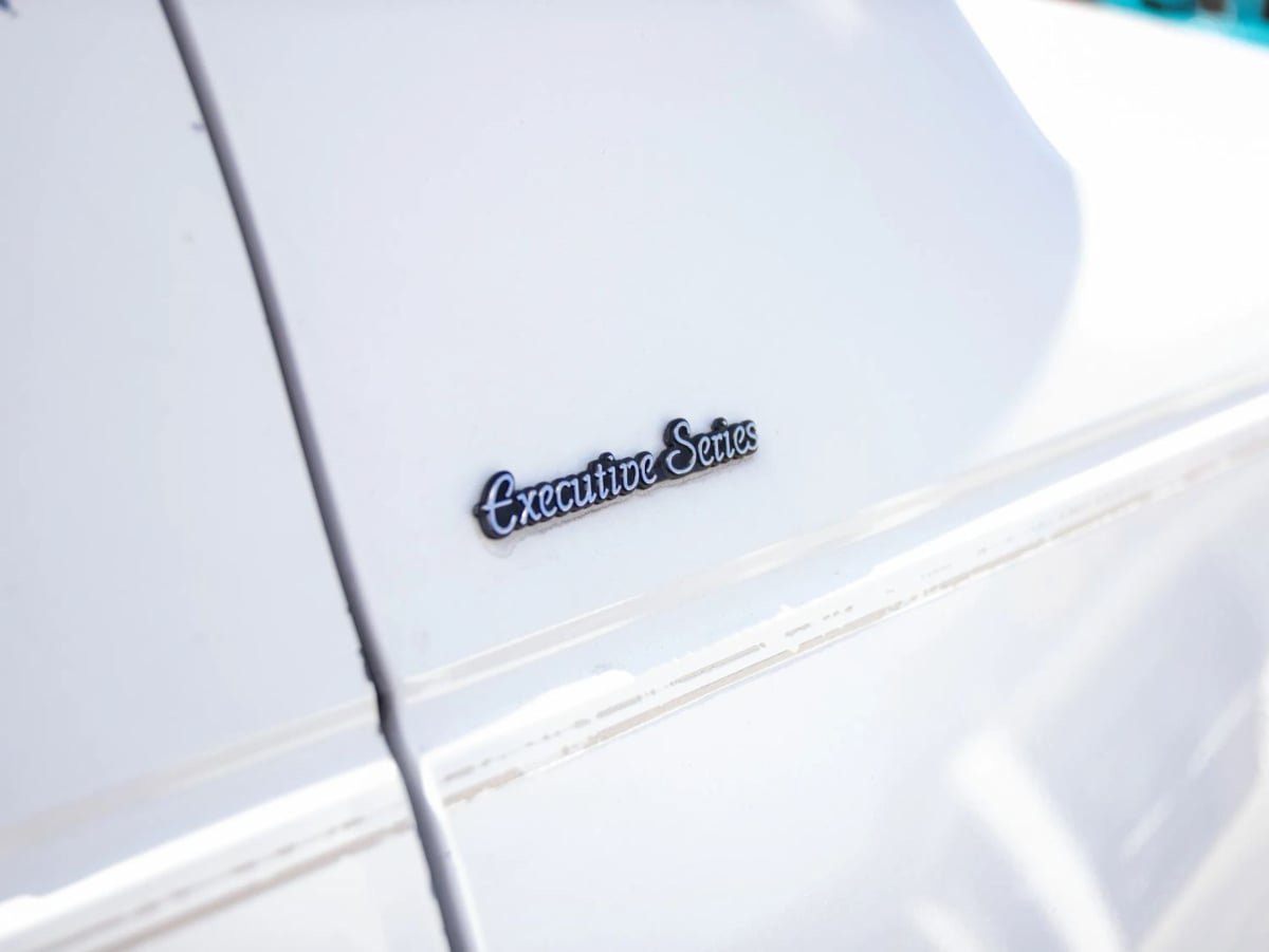 Used 2000 Lincoln Town Car Executive RWD image 17