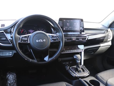 Used 2023 Kia Seltos S AWD/4WD image 3