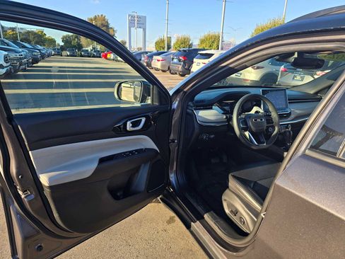 Used 2023 Jeep Compass Limited image 21