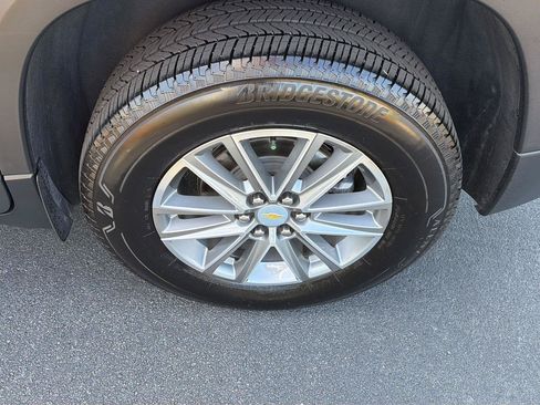 Used 2022 Chevrolet Traverse LT FWD image 39