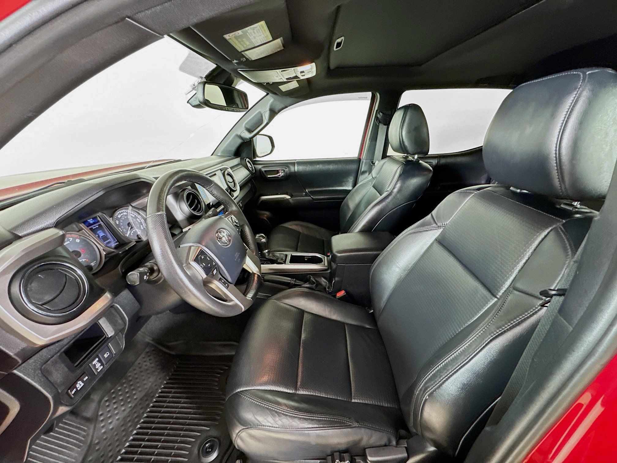 Used 2019 Toyota Tacoma Limited AWD/4WD image 12