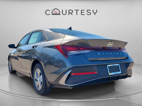 New 2026 Hyundai Elantra SE image 3