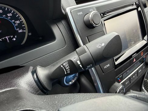 Used 2016 Toyota Camry XLE w/ Moonroof Package FWD image 29