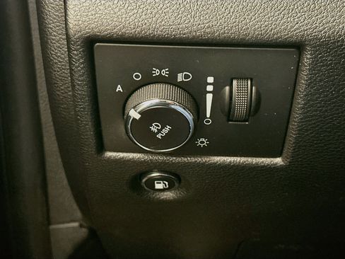 Used 2020 Jeep Grand Cherokee Limited AWD/4WD image 17