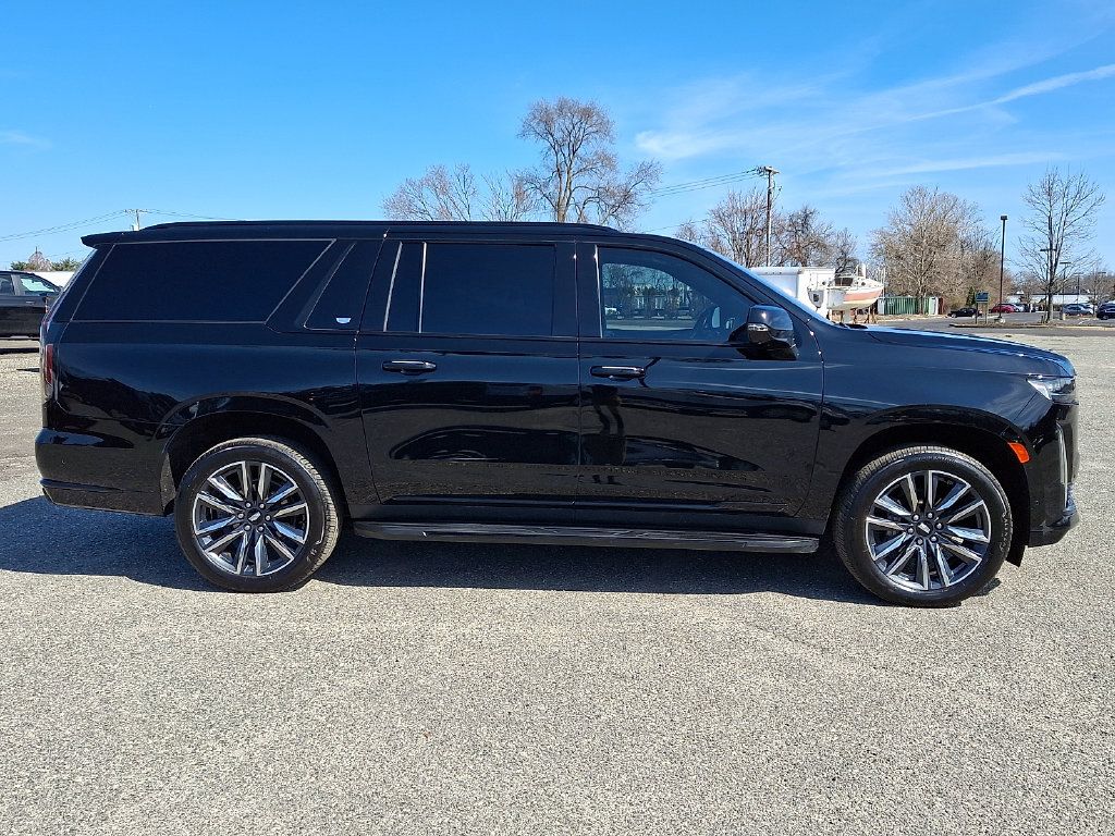 Used 2023 Cadillac Escalade ESV Sport AWD/4WD image 13