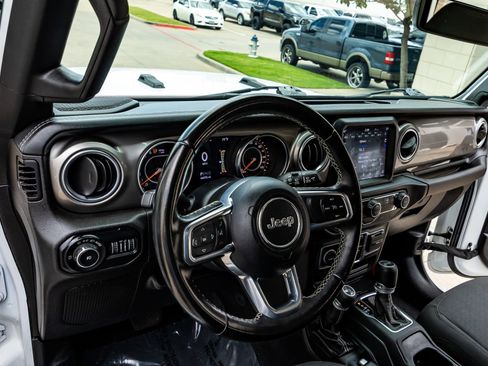 Used 2020 Jeep Wrangler Unlimited Sahara AWD/4WD image 16