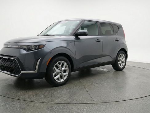 Used 2025 Kia Soul LX w/ LX Technology Package FWD image 3