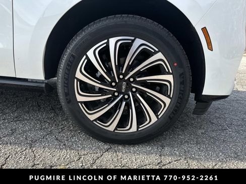 New 2026 Lincoln Navigator L Black Label AWD/4WD image 31