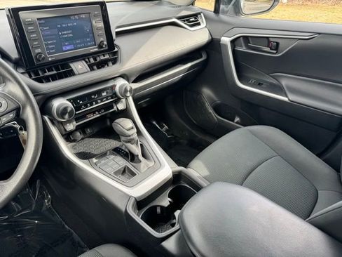 Certified 2021 Toyota RAV4 LE w/ Carpet Mat Package (TMS) image 17