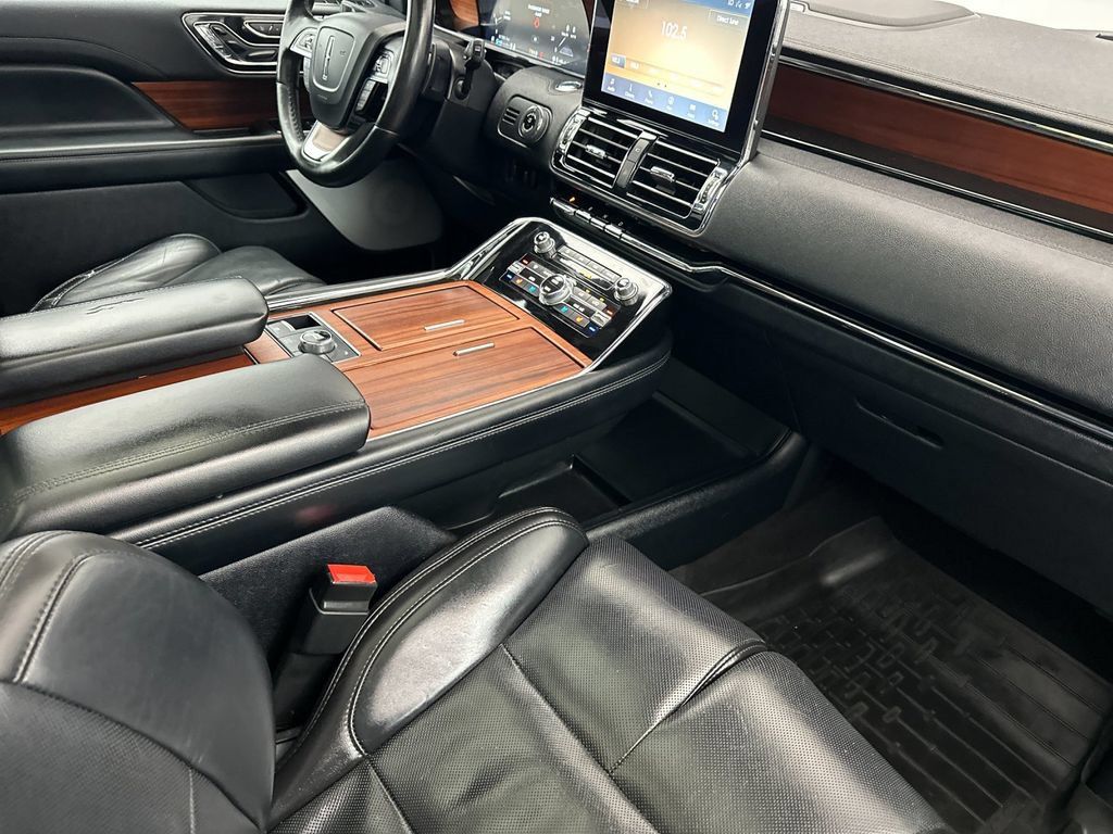 Used 2020 Lincoln Navigator Reserve AWD/4WD image 16