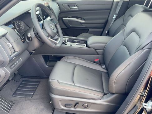 New 2025 Nissan Pathfinder SL image 5