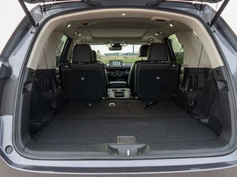 Used 2025 Honda Pilot Touring image 11