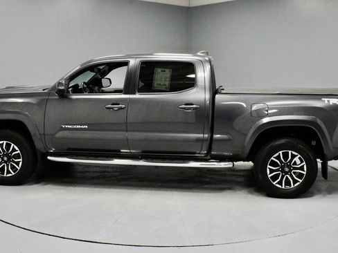Used 2022 Toyota Tacoma TRD Sport w/ Technology Package AWD/4WD image 7