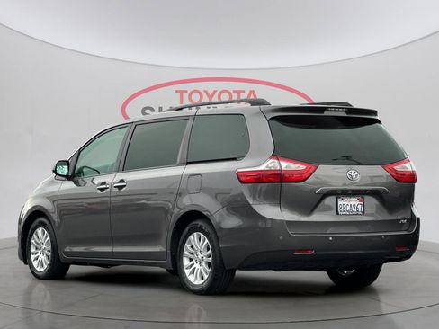 Used 2017 Toyota Sienna XLE w/ XLE Navigation Package image 6