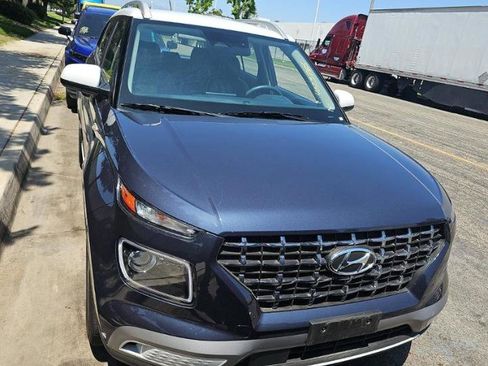 Used 2024 Hyundai Venue Limited FWD image 3