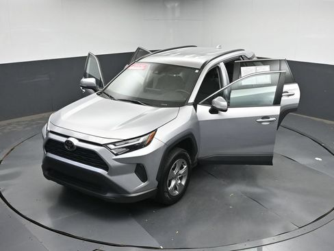 Used 2024 Toyota RAV4 XLE FWD image 39